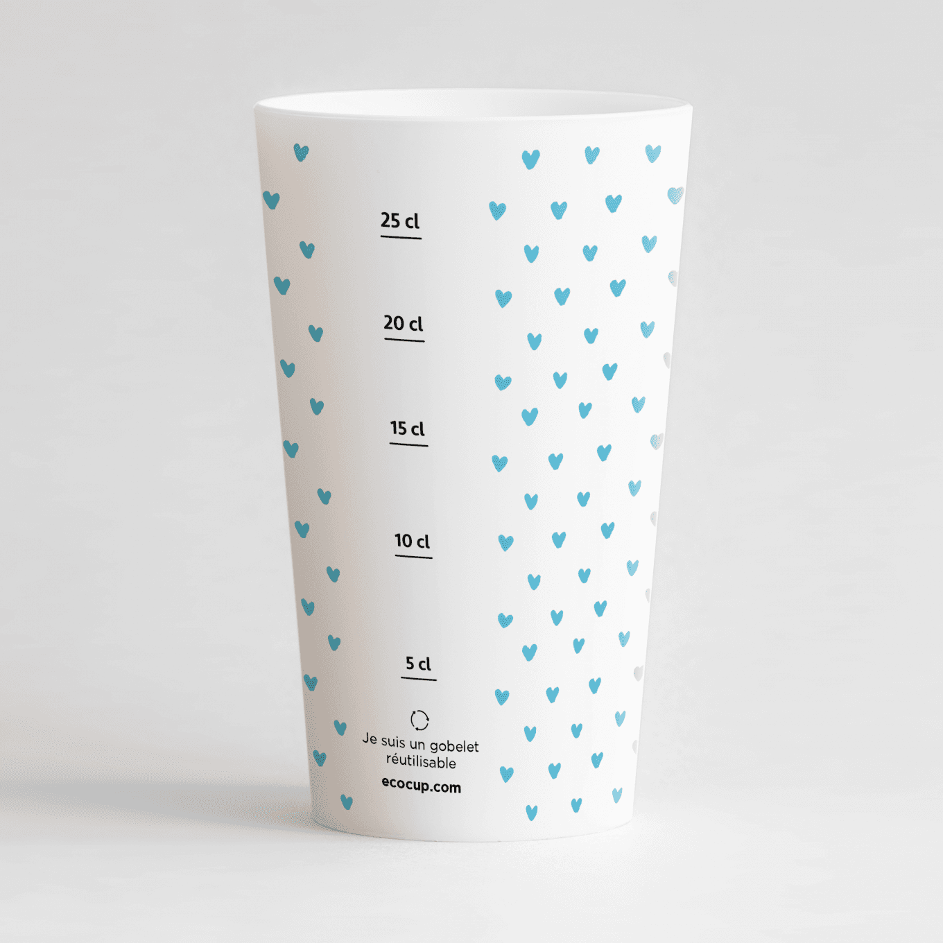 Un ecocup blanc de dos avec un thème mariage personnalisable, et des petits coeurs bleus en fond et une graduation.