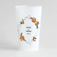 Un ecocup givré de face personnalisé sur un thème mariage avec un cadre fleuri orange autour des prénoms des mariés.