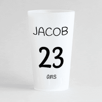 Un ecocup givré de dos avec un thème anniversaire, un prénom et un âge à personnaliser.