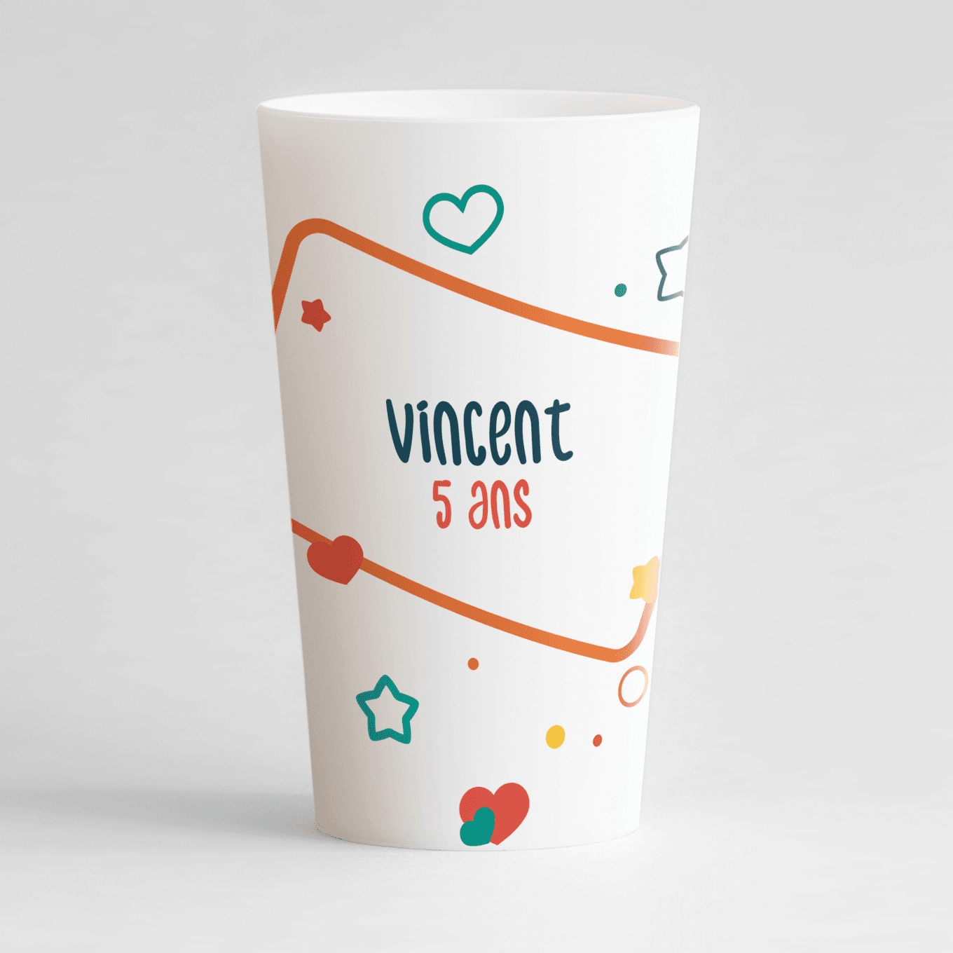 Un ecocup blanc de dos avec un panda et une pancarte joyeux anniversaire, personnalisable avec prénom et âge.