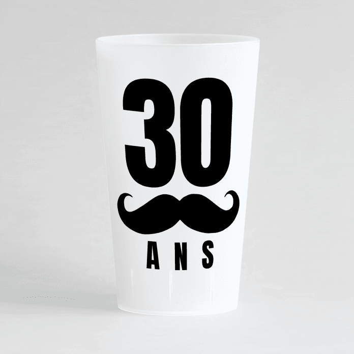 Un ecocup givré de face avec un âge personnalisable et une moustache.