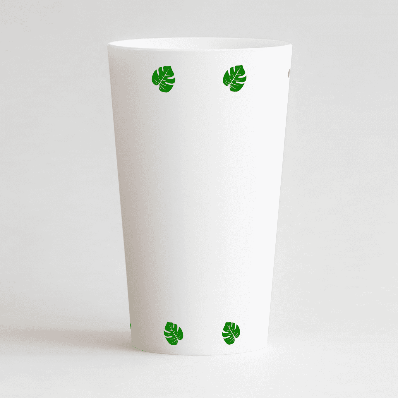 Un ecocup blanc de dos avec un thème jungle pour un baptême.