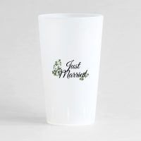 Un ecocup givre de dos avec l'inscription just married