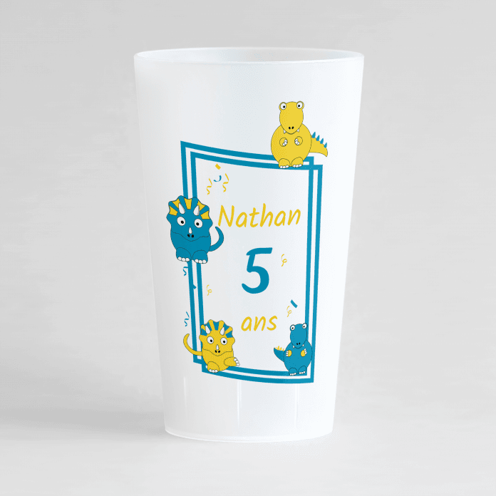 Un ecocup givré de face, original et ludique pour un anniversaire enfant avec un thème rigolo composé d'un cadre et de 4 dinosaures.