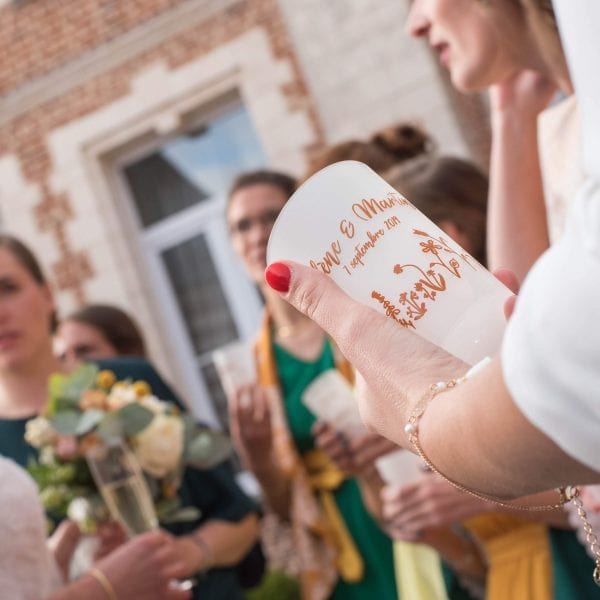 Un ecocup personnalisé pour le mariage de Martin et Héleène, imprimé en digital sur un gobelet de taille classique.