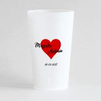 Un ecocup givré de dos pour un mariage avec coeur rouge, prénoms et date.