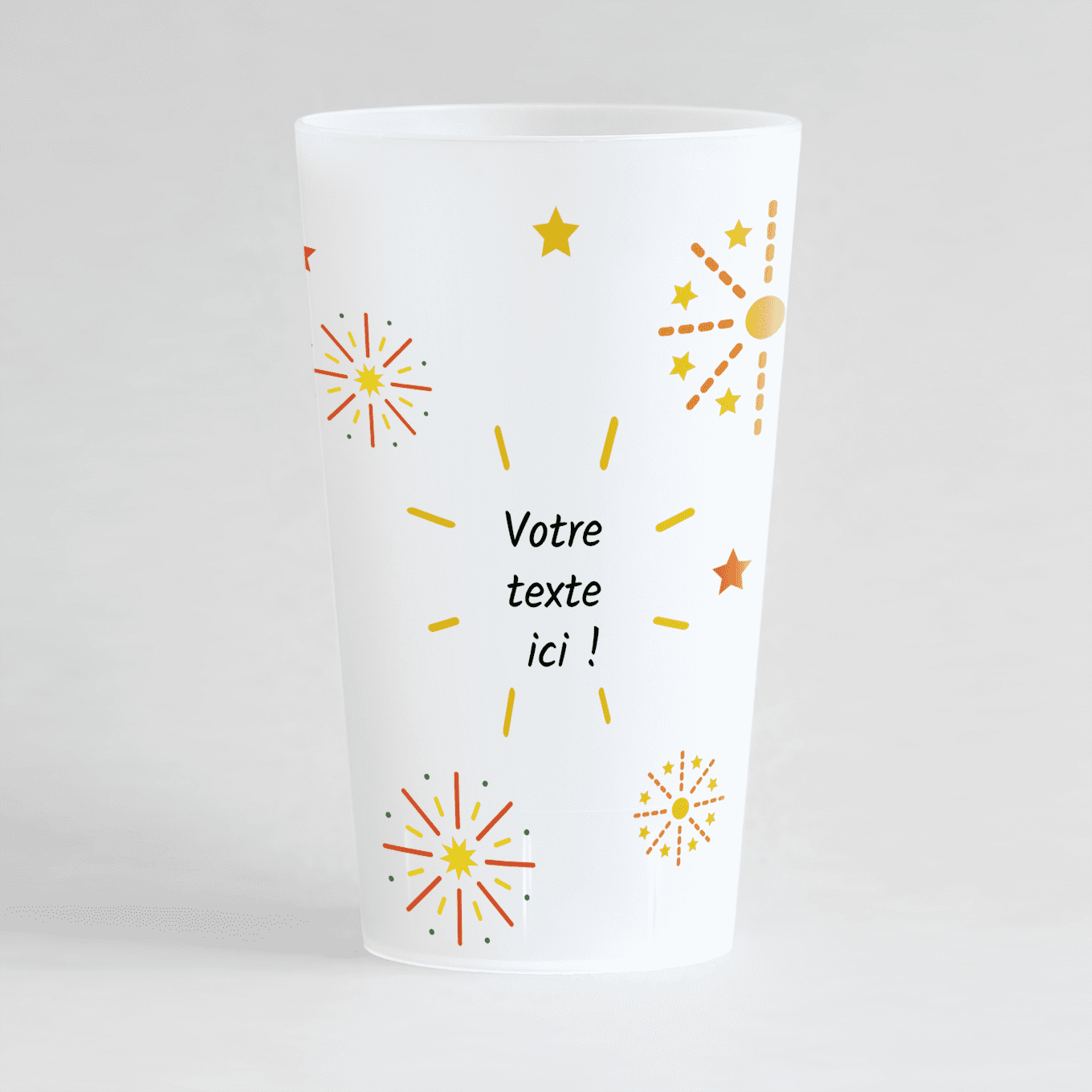 Un ecocup givré de face avec des feux d'artifice