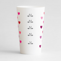 Un ecocup blanc de dos avec plein de coeurs en fond pour un mariage, et une graduation sur le thème de l'amour.