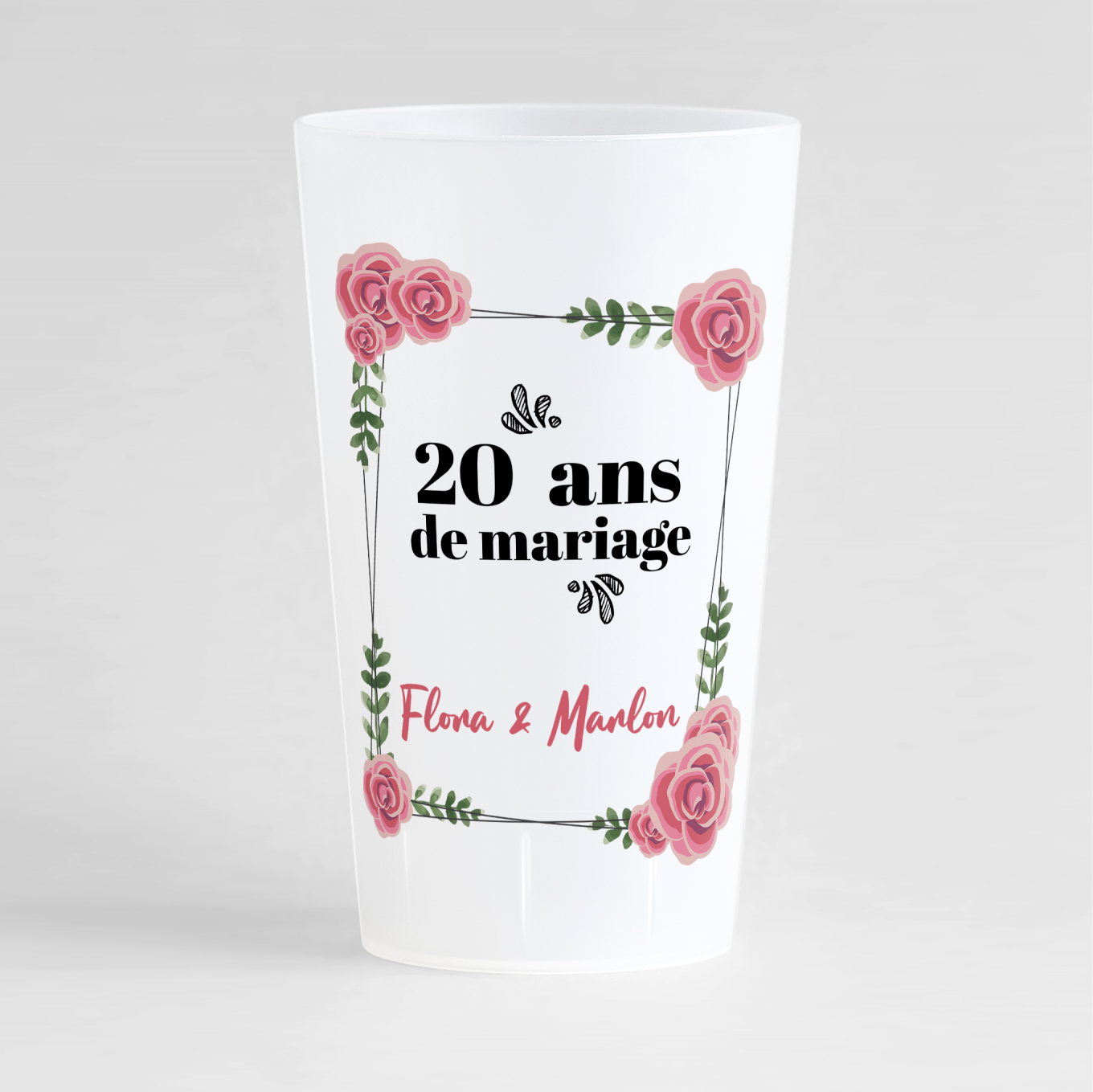 Un ecocup givré de face personnalisé pour un anniversaire de mariage avec des zones de texte et un cadre