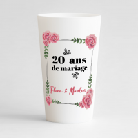 Un ecocup blanc de face personnalisé pour un anniversaire de mariage avec des zones de texte et un cadre