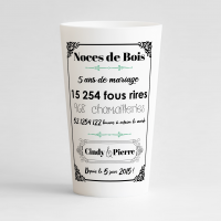 Un ecocup blanc de face personnalisé pour des noces de mariage avec des zones de texte et un cadre