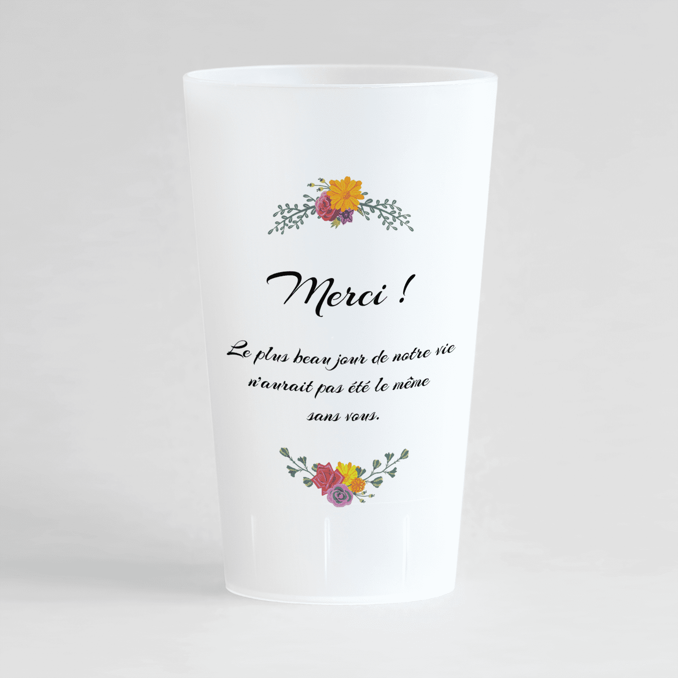 Un ecocup givré de dos pour un mariage, avec une phrase de remerciement.