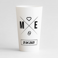 Un ecocup blanc de face personnalisé pour un mariage avec initiales et symboles du mariage