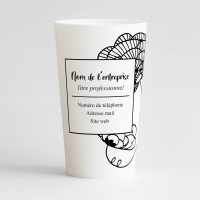 Un ecocup blanc de face à personnaliser pour votre entreprise avec une carte de visite chic, noire et blanche