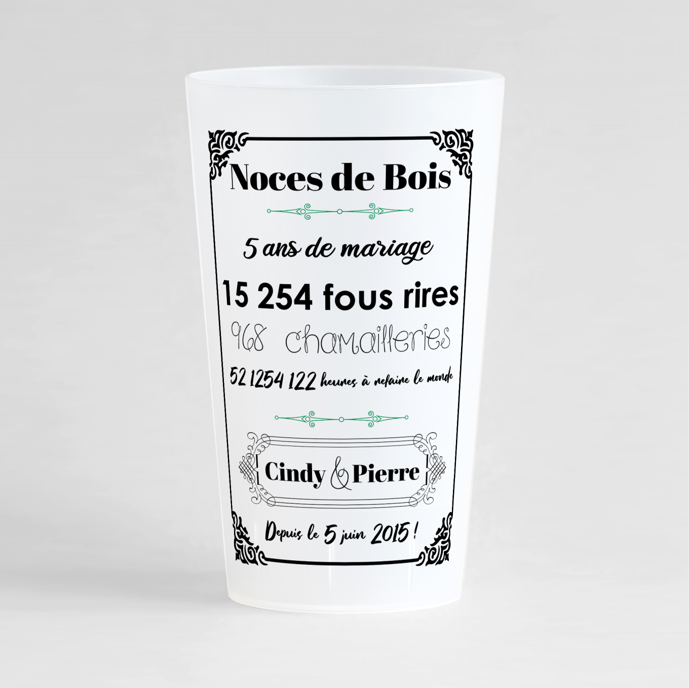 Un ecocup givré de face personnalisé pour des noces de mariage avec des zones de texte et un cadre