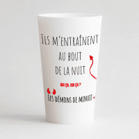 Un ecocup blanc de face avec les paroles des démons de minuit