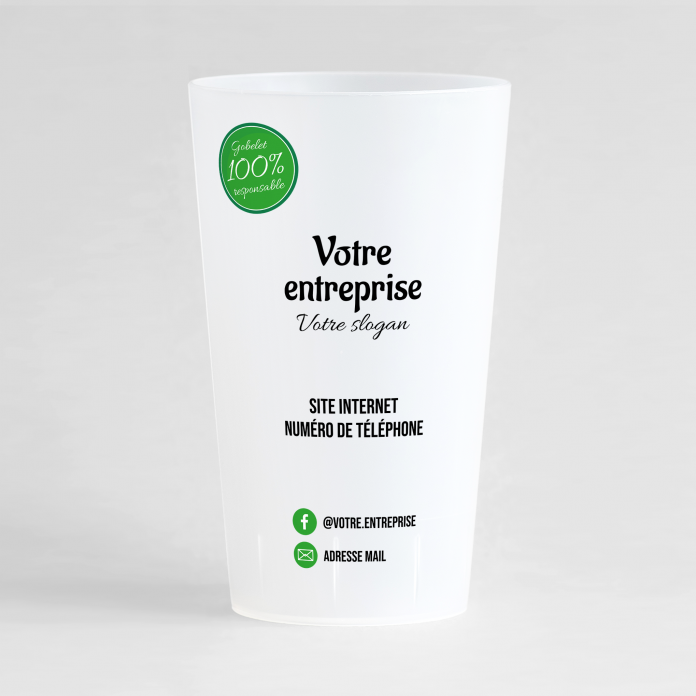 Un ecocup givré de face qui fait office de carte de visite responsable.