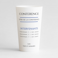 Un ecocup blanc de face pour une conférence, avec le thème de la rencontre, les noms des intervenants ainsi que la date et le lieu de la rencontre.