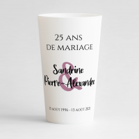 Un ecocup blanc de face avec un thème anniversaire de mariage et une présentation toute simple et épurée.