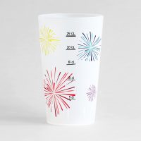 Un ecocup givré de dos avec des feux d'artifices colorés et une graduation, pour tous vos événements !