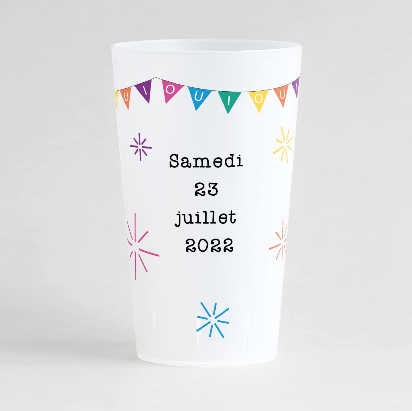 Un ecocup givré de dos pour un mariage festif avec des feux d'artifice, la date du mariage et une guirlande "oui".