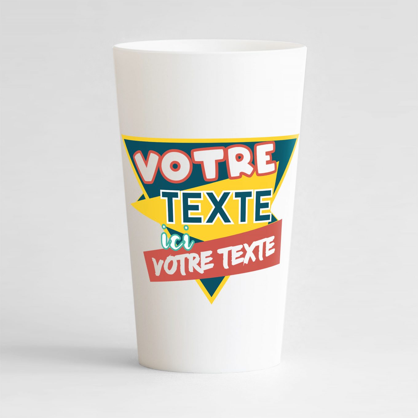 un ecocup blanc de face avec un style festif, avec des triangles et des zones de texte