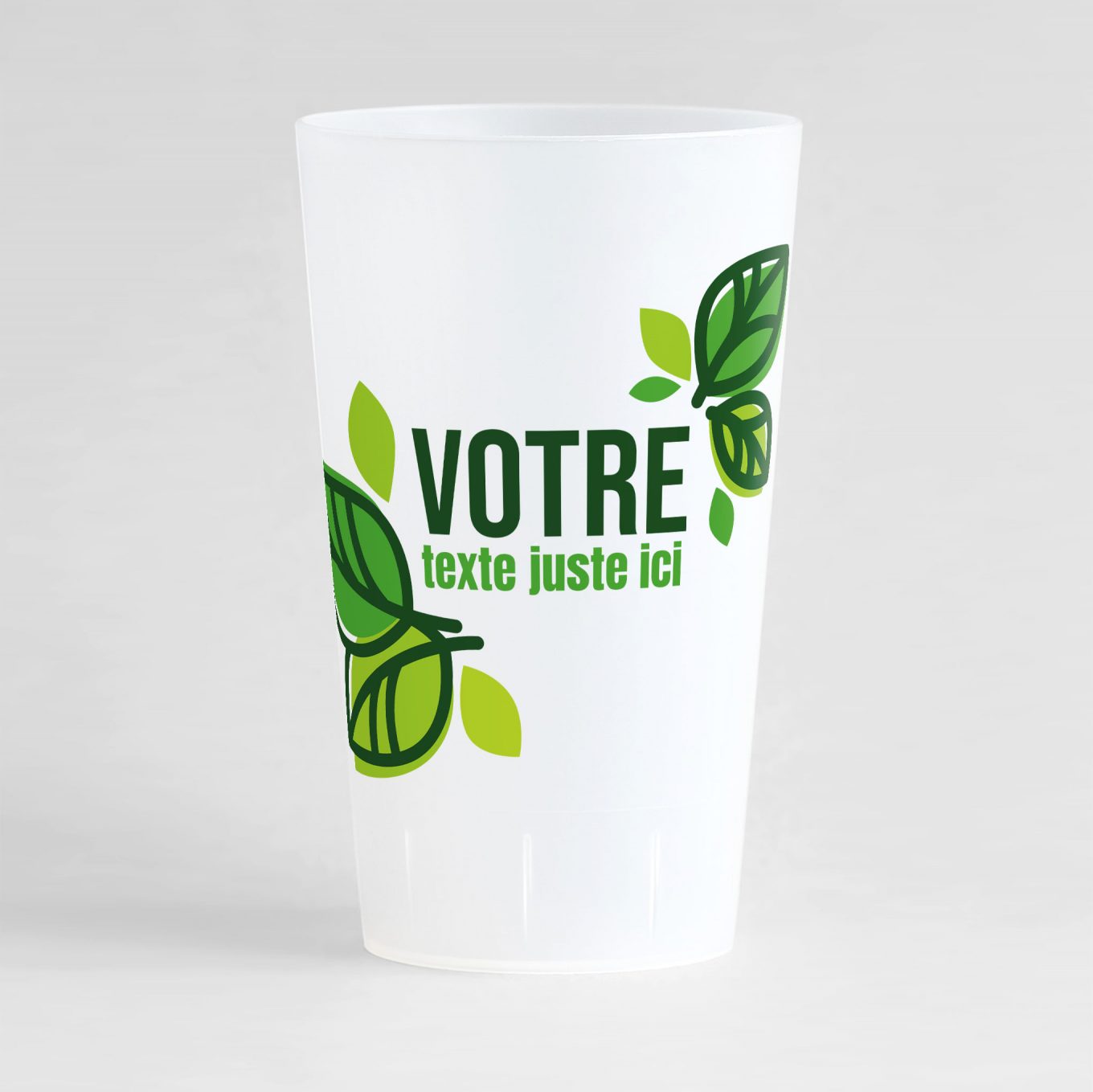 Un ecocup givré de face avec de belles feuilles vertes autour d'une zone de texte à personnaliser.