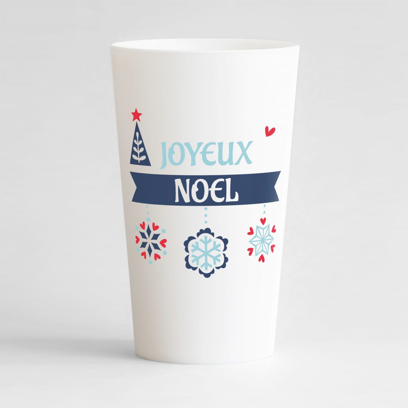 Un ecocup blanc personnalisable pour les fêtes de fin d'année, avec des flocons, un sapin et un texte "joyeux noël".