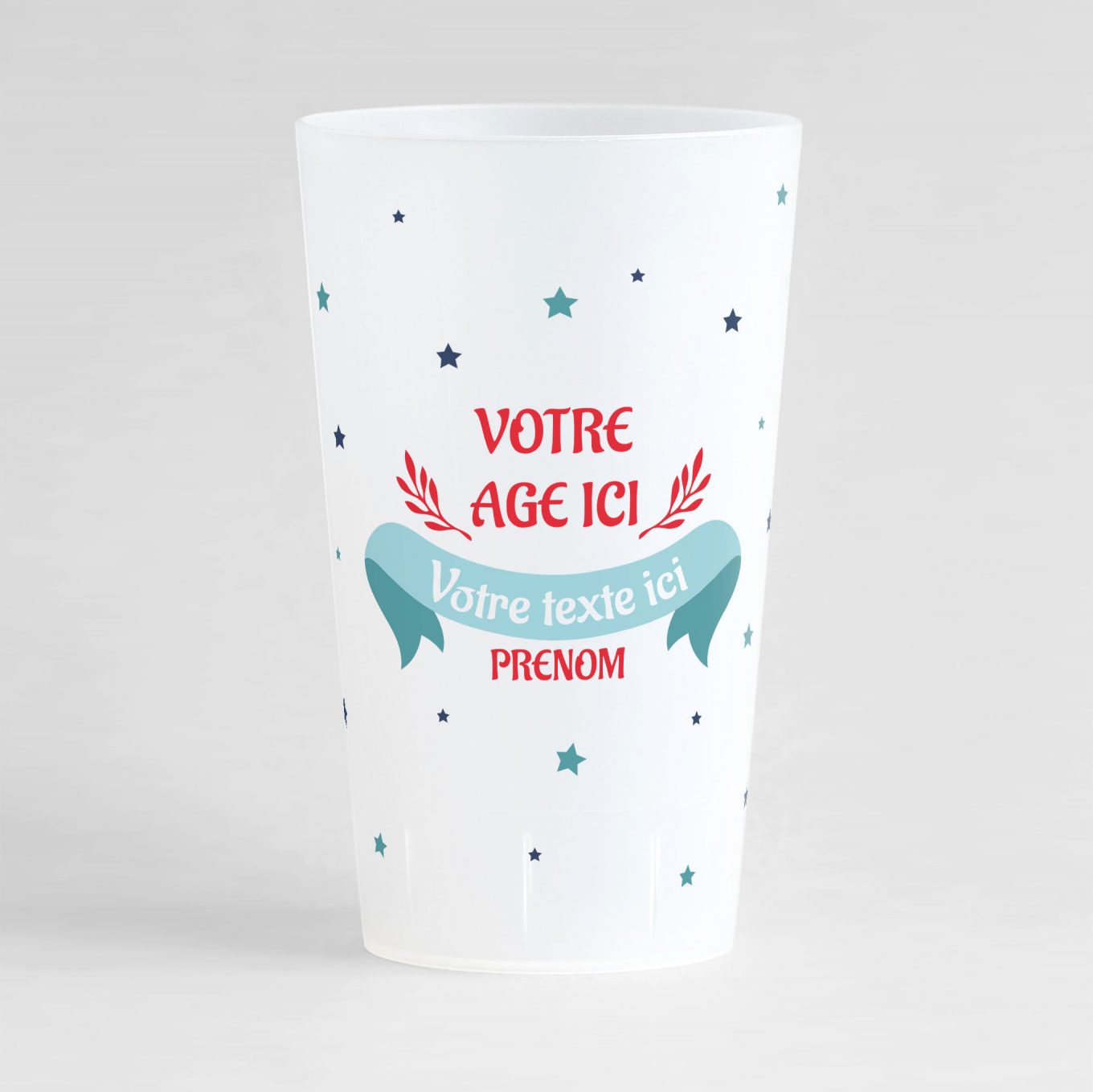 Un ecocup givré de face pour un anniversaire, avec un emplacement pour l'age, une zone de texte et le prénom à personnaliser, le tout entouré de petites étoiles !