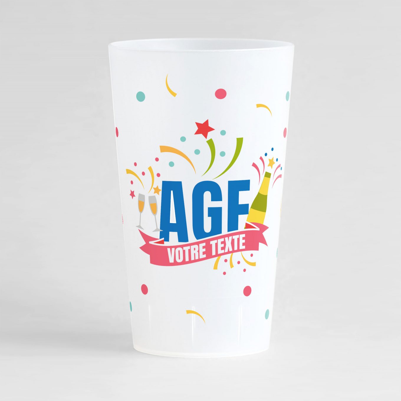 Un ecocup givré de face pour un anniversaire inoubliable, avec des éléments festifs sur tout le gobelet et des zones de texte