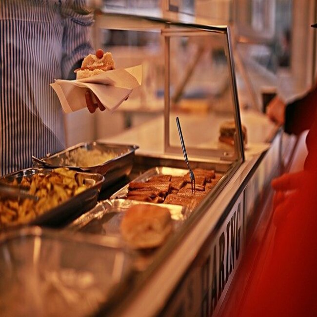 cantine cantine scolaire avec différents plats chauds