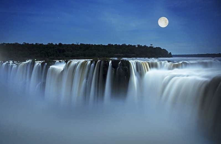 Full moon walking tour Iguazu falls