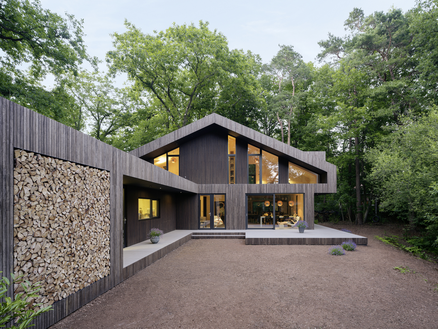 Finestre in legno alluminio dove il legno interpreta il design più moderno