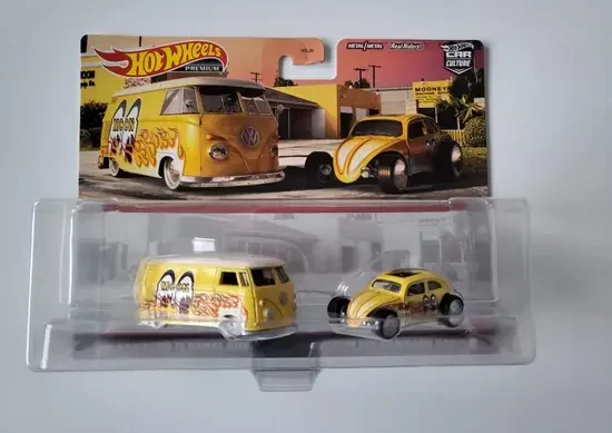 HotWheels 2021 Car Culture 2 Pack - Moon Eyes Volkswagen T1 Panel Bus - Custom Beetle HBM01