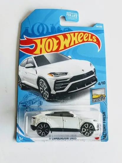 Hot Wheels 2021 Factory Fresh 2017 Lamborghini Urus (white) GRY29
