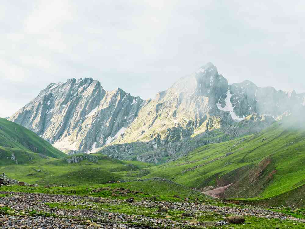 kashmir lake travel