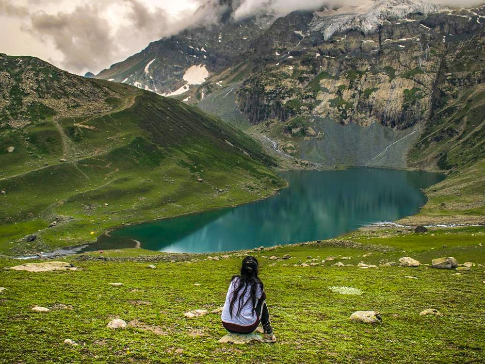 kashmir lake travel