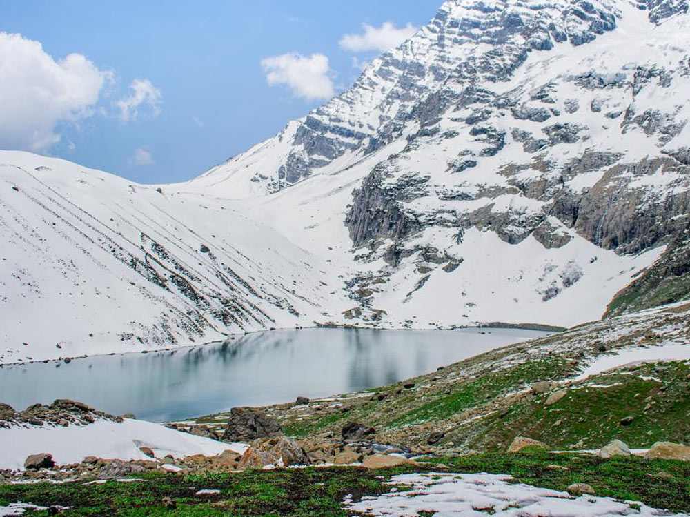 kashmir lake travel