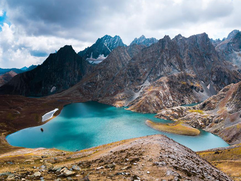 kashmir lake travel