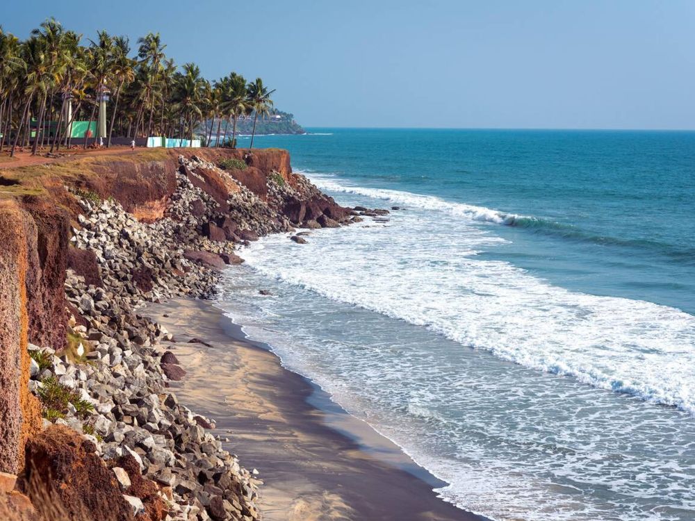 Steep coast and palm trees in Varkala, Kerala