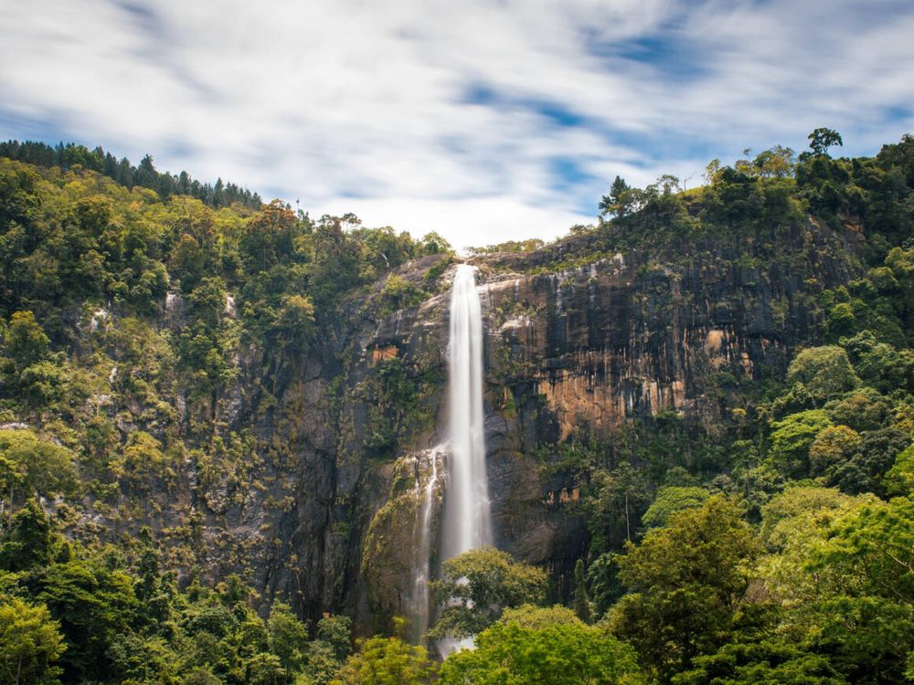 Diyaluma Falls