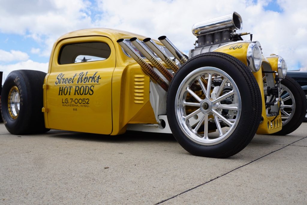 Streetworks Hot Rods '48 Ford Pickup Gold Truck Devi's Beast