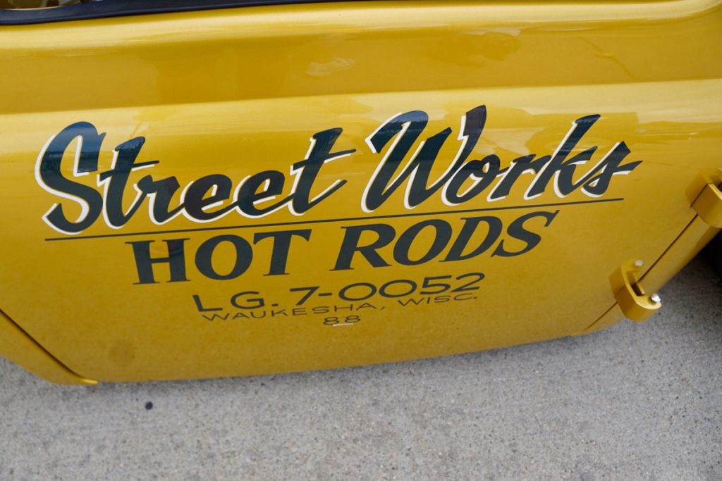 Streetworks Hot Rods '48 Ford Pickup Gold Truck Devi's Beast