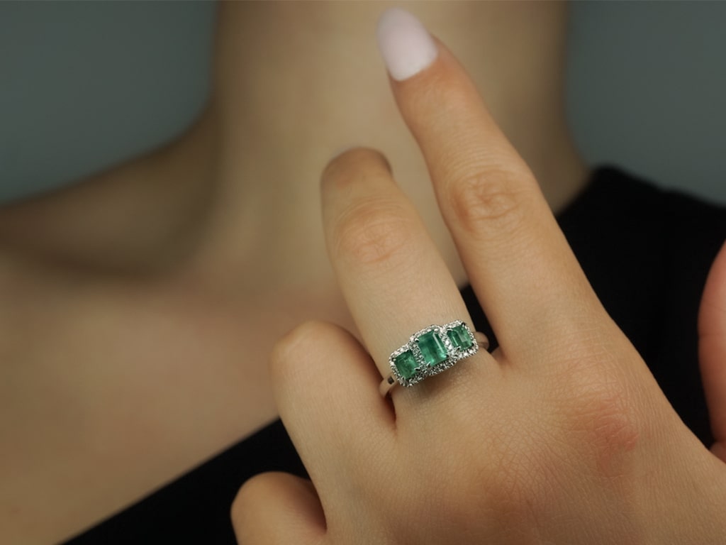 18ct emerald and diamond ring