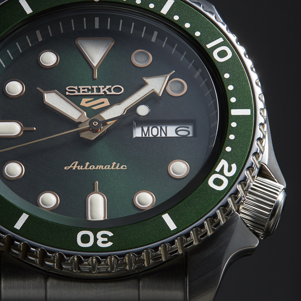 Our 20 Best Mid-Size Dive Watches - MR STATELESS