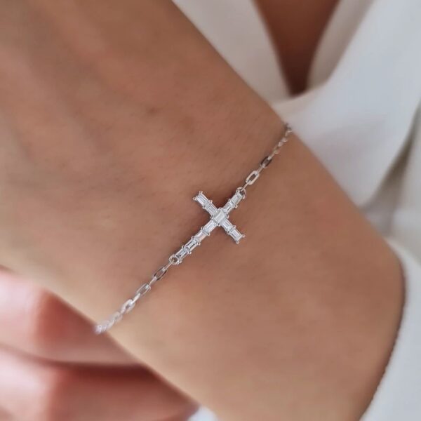 Linda & CO 18ct white gold Cross + Chain Bracelet_1