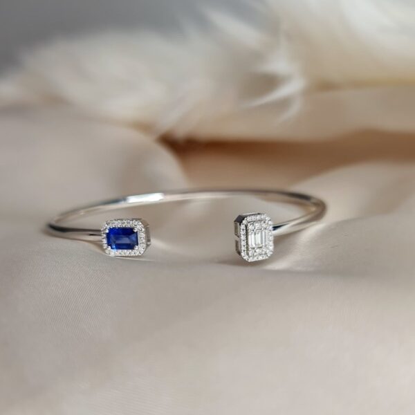 18Ct White Gold Toi Et Mo Design Cuff Bangle Set With Natural Diamond And Emerald Cut Ceylon Sapphire_0