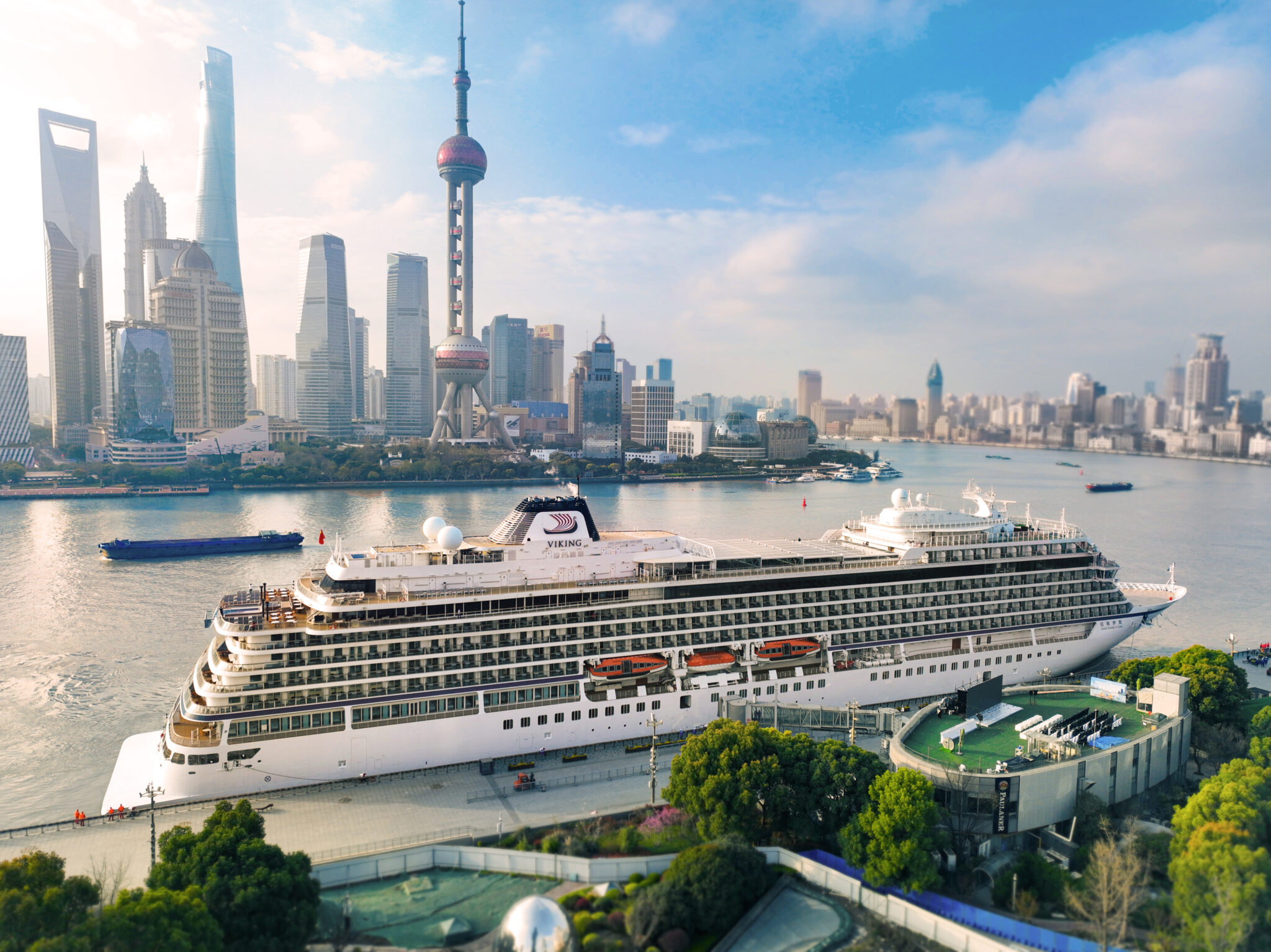 3998a089 yi dun docked shanghai skyline huangpu 1 scaled