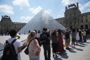 Delving into the Louvre staff strike: overtourism takes its toll on a centre of culture