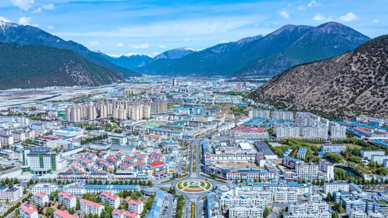 ‘Sky Roads’ trace Xizang’s journey from isolation to modernity